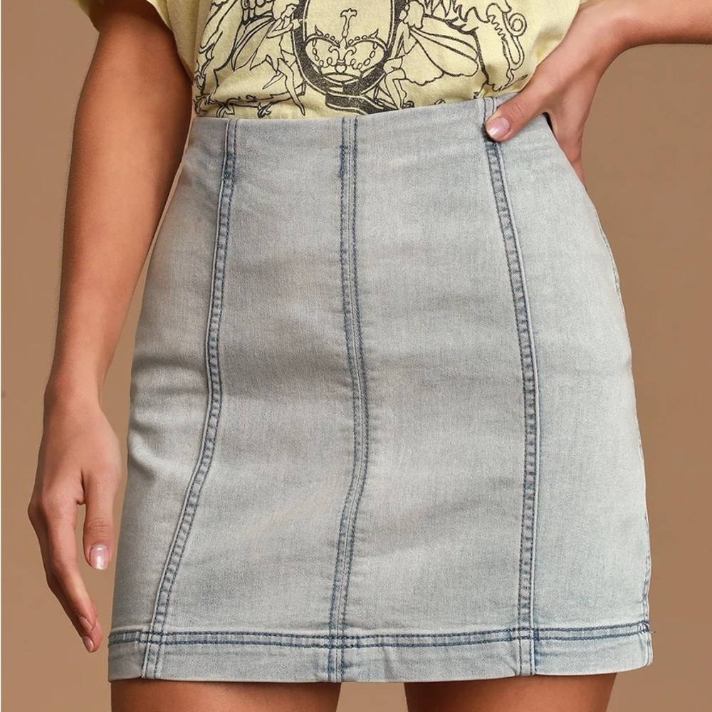 Free People Modern Femme Light Wash Denim Mini Skirt sz 4 - Picture 1 of 7
